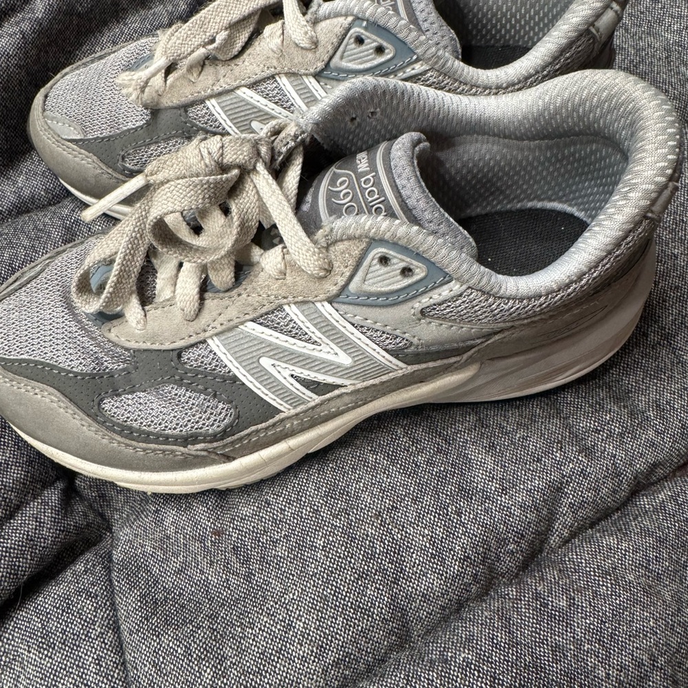 New Balance 900 Boys size 1